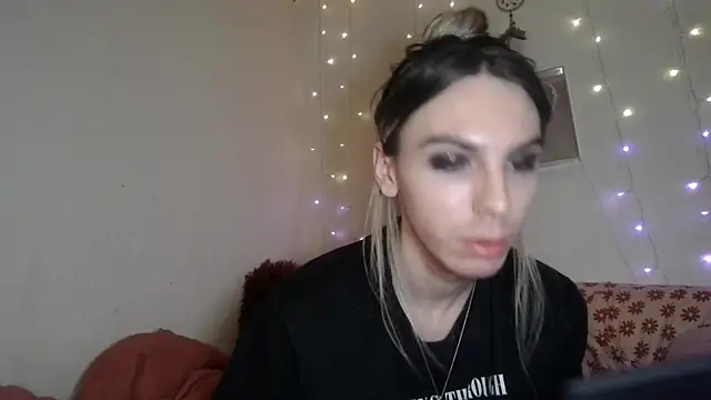 Snapshot of NotYourTransBaby chatting on February 28, 12:55 am NotYourTransBaby online show from February 28, 12:55 am