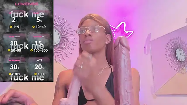 Snapshot of Tiffany_Valentine15 chatting on October 18, 8:53 pm Tiffany Valentine15 online show from October 18, 8:53 pm