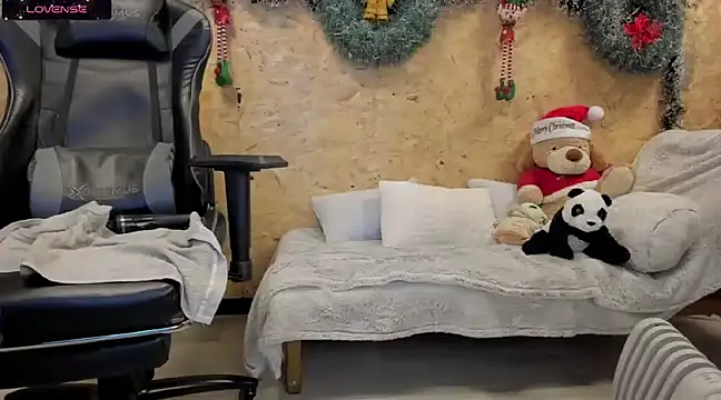 Biancastrongg online show from December 14, 5:40 am