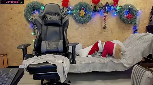 Biancastrongg online show from December 17, 5:29 am