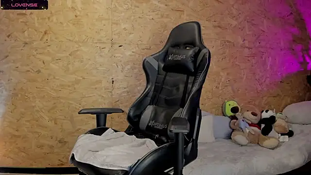 Biancastrongg online show from February 22, 6:17 am