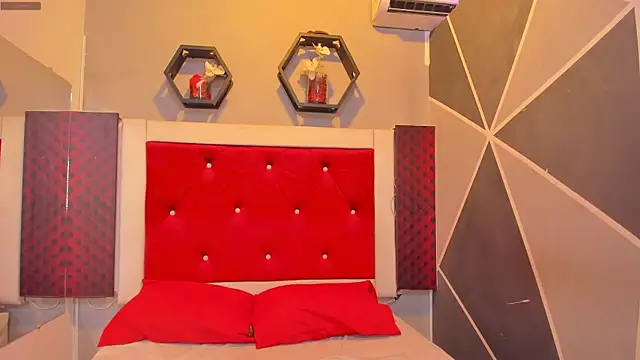 Snapshot of Karoll014 chatting on October 7, 11:51 am Karoll014 online show from October 7, 11:51 am