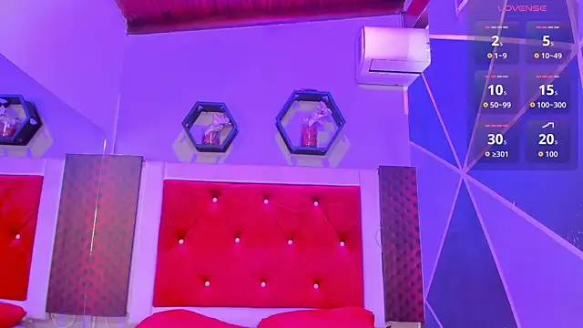 Snapshot of Karoll014 chatting on October 22, 11:54 am Karoll014 online show from October 22, 11:54 am