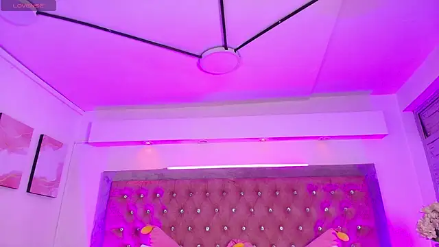 Tayzon Foxxx online show from December 19, 12:34 pm