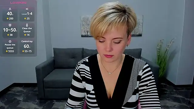 Snapshot of Julia_Wilsone chatting on December 3, 6:59 am Julia Wilsone online show from December 3, 6:59 am