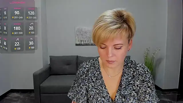 Snapshot of Julia_Wilsone chatting on December 7, 6:32 am Julia Wilsone online show from December 7, 6:32 am