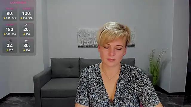 Snapshot of Julia_Wilsone chatting on December 7, 9:39 am Julia Wilsone online show from December 7, 9:39 am