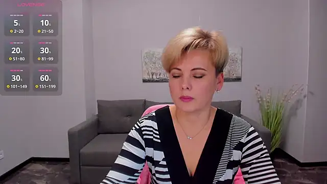 Snapshot of Julia_Wilsone chatting on December 11, 1:28 pm Julia Wilsone online show from December 11, 1:28 pm