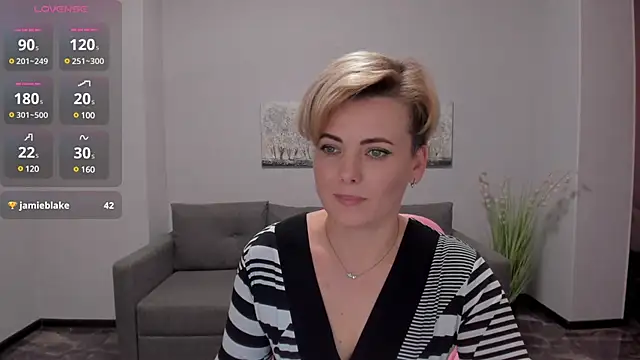 Snapshot of Julia_Wilsone chatting on December 13, 10:19 am Julia Wilsone online show from December 13, 10:19 am