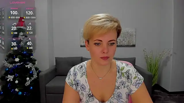 Snapshot of Julia_Wilsone chatting on December 18, 6:43 am Julia Wilsone online show from December 18, 6:43 am