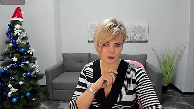 Snapshot of Julia_Wilsone chatting on December 27, 6:57 am Julia Wilsone online show from December 27, 6:57 am