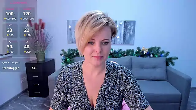 Snapshot of Julia_Wilsone chatting on January 5, 6:35 pm Julia Wilsone online show from January 5, 6:35 pm