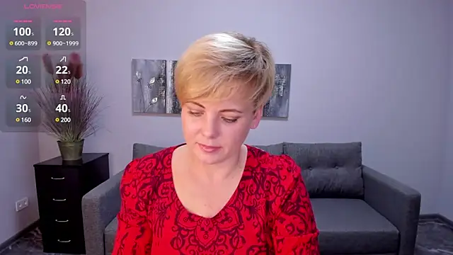 Snapshot of Julia_Wilsone chatting on January 12, 1:37 pm Julia Wilsone online show from January 12, 1:37 pm