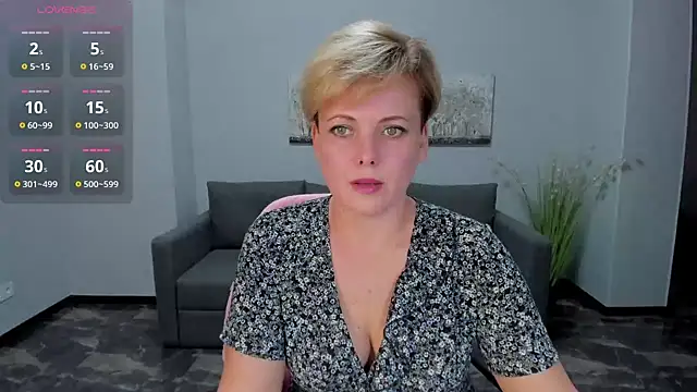 Snapshot of Julia_Wilsone chatting on January 14, 2:00 pm Julia Wilsone online show from January 14, 2:00 pm
