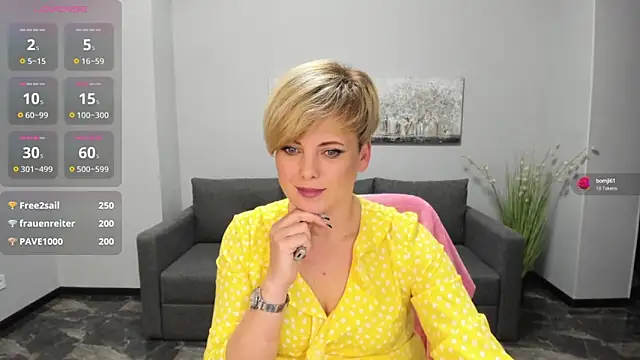 Snapshot of Julia_Wilsone chatting on January 18, 3:59 pm Julia Wilsone online show from January 18, 3:59 pm
