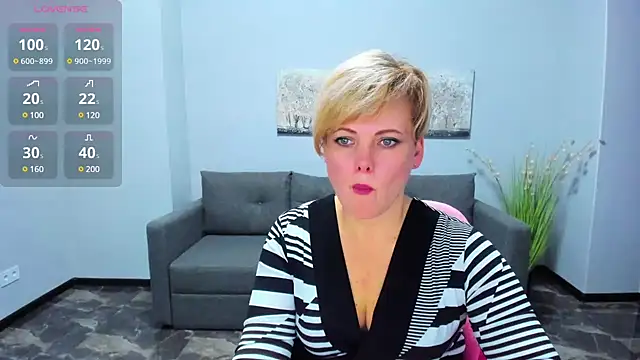 Snapshot of Julia_Wilsone chatting on January 26, 12:43 pm Julia Wilsone online show from January 26, 12:43 pm