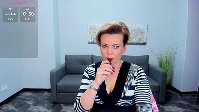 Snapshot of Julia_Wilsone chatting on February 7, 12:39 pm Julia Wilsone online show from February 7, 12:39 pm
