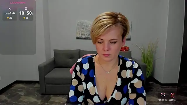 Snapshot of Julia_Wilsone chatting on February 19, 6:10 pm Julia Wilsone online show from February 19, 6:10 pm