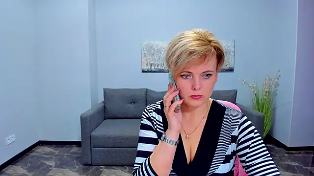 Snapshot of Julia_Wilsone chatting on March 13, 10:26 am Julia Wilsone online show from March 13, 10:26 am