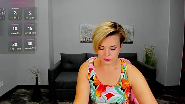 Snapshot of Julia_Wilsone chatting on September 11, 11:43 am Julia Wilsone online show from September 11, 11:43 am
