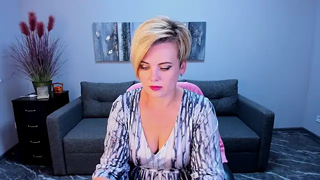 Snapshot of Julia_Wilsone chatting on September 13, 11:32 am Julia Wilsone online show from September 13, 11:32 am