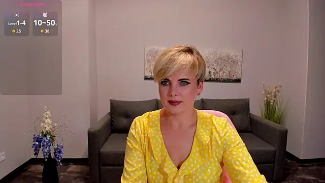 Snapshot of Julia_Wilsone chatting on September 17, 12:18 pm Julia Wilsone online show from September 17, 12:18 pm