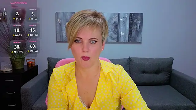 Julia Wilsone online show from November 15, 6:44 am