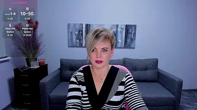 Julia Wilsone online show from December 1, 1:05 pm