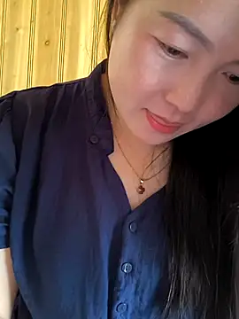 Snapshot of Sweetlove_77 chatting on October 18, 2:14 am Sweetlove 77 online show from October 18, 2:14 am