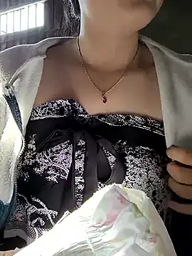 Snapshot of Sweetlove_77 chatting on October 28, 1:20 am Sweetlove 77 online show from October 28, 1:20 am