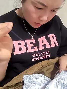 Snapshot of Sweetlove_77 chatting on November 20, 1:17 am Sweetlove 77 online show from November 20, 1:17 am