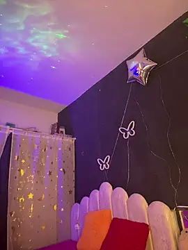 AlisonHoot69 online show from December 4, 12:53 am