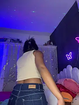 AlisonHoot69 online show from January 6, 3:21 am