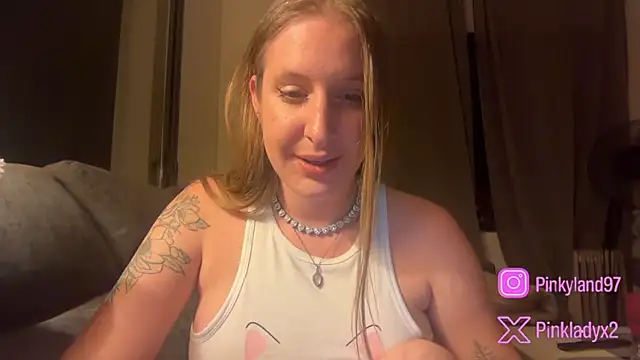 Snapshot of Pinkyladyxxx chatting on May 15, 10:50 pm Pinkyladyxxx online show from May 15, 10:50 pm
