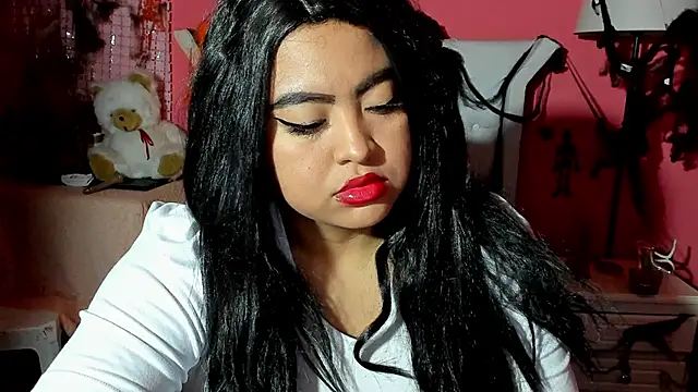 ivy roosx online show from October 22, 7:35 pm