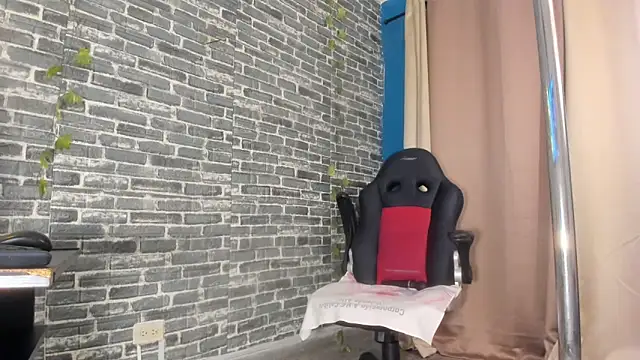 Snapshot of iam_samy_ chatting on November 29, 11:35 am iam samy online show from November 29, 11:35 am