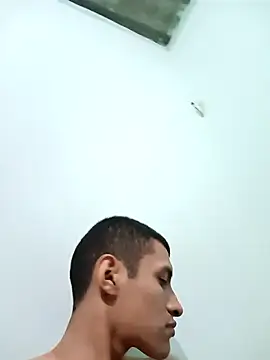 Snapshot of Rogersmit2 chatting on October 28, 3:32 am Rogersmit2 online show from October 28, 3:32 am