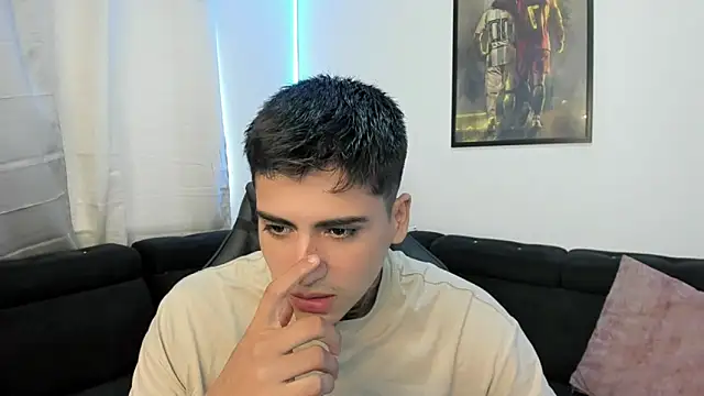 Snapshot of mad_maxxx2 chatting on February 7, 1:53 pm mad maxxx2 online show from February 7, 1:53 pm