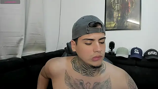 Snapshot of mad_maxxx2 chatting on October 27, 12:04 am mad maxxx2 online show from October 27, 12:04 am