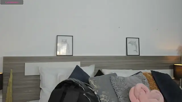 SaraaJhonsonn online show from April 15, 2:46 pm