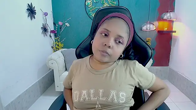 Melikasweetz online show from February 25, 5:44 pm