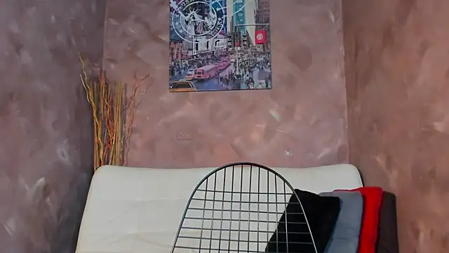 Snapshot of emma-hiill chatting on October 17, 8:33 pm emma-hiill online show from October 17, 8:33 pm