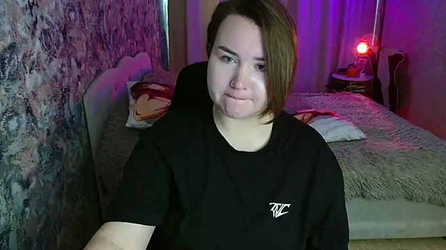 Snapshot of Jenny_Fox chatting on February 8, 7:23 am Jenny Fox online show from February 8, 7:23 am