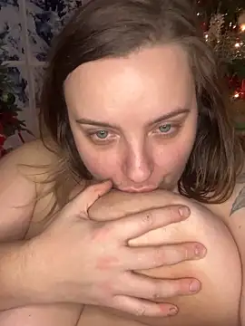 Snapshot of lairarose chatting on December 24, 8:44 am lairarose online show from December 24, 8:44 am