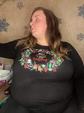 Snapshot of lairarose chatting on December 28, 5:44 am lairarose online show from December 28, 5:44 am