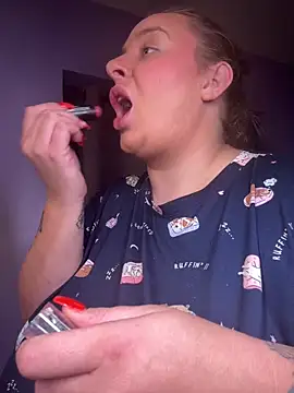 Snapshot of lairarose chatting on October 29, 1:35 pm lairarose online show from October 29, 1:35 pm