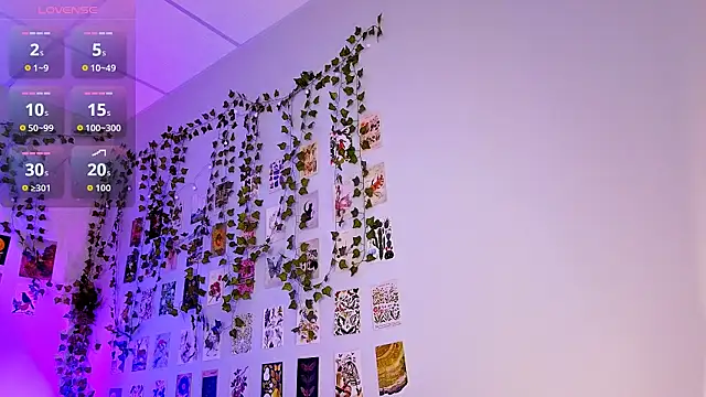 Snapshot of MiaBecky chatting on April 12, 5:34 am MiaBecky online show from April 12, 5:34 am