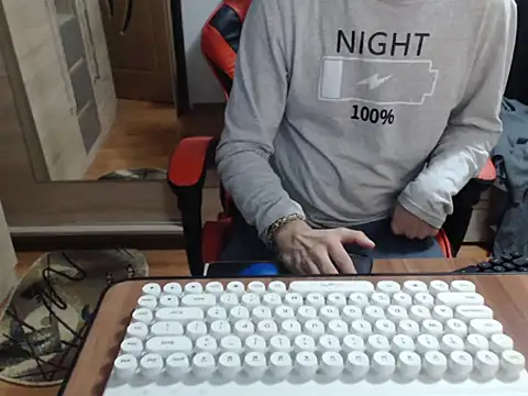 uncutguy01 online show from October 11, 4:33 am