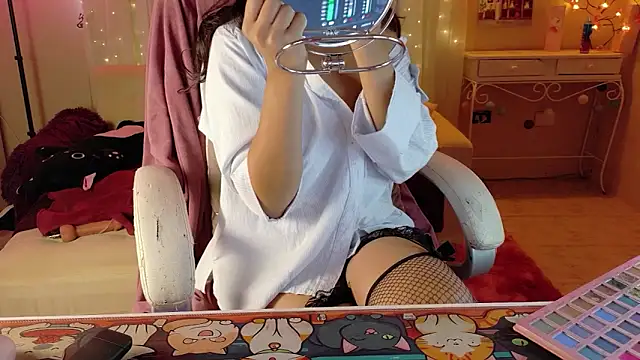 AllisonCatUwU online show from April 11, 3:38 pm