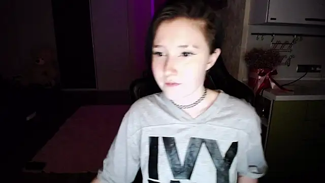 Kira Bakker online show from March 1, 3:16 pm